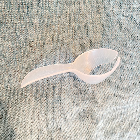 BNWOT Tupperware Egg Lifter Spoon in Clear - Picture 2 of 6